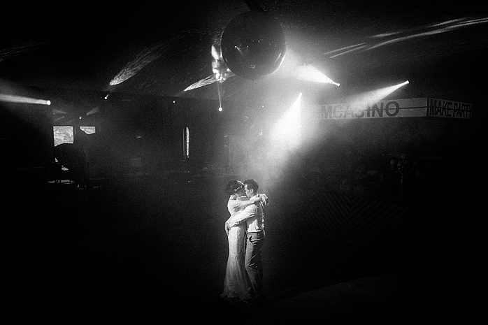 Brautpaar, Hochzeitstanz, Great Gatsby Stil, alleine auf der Tanzfläche